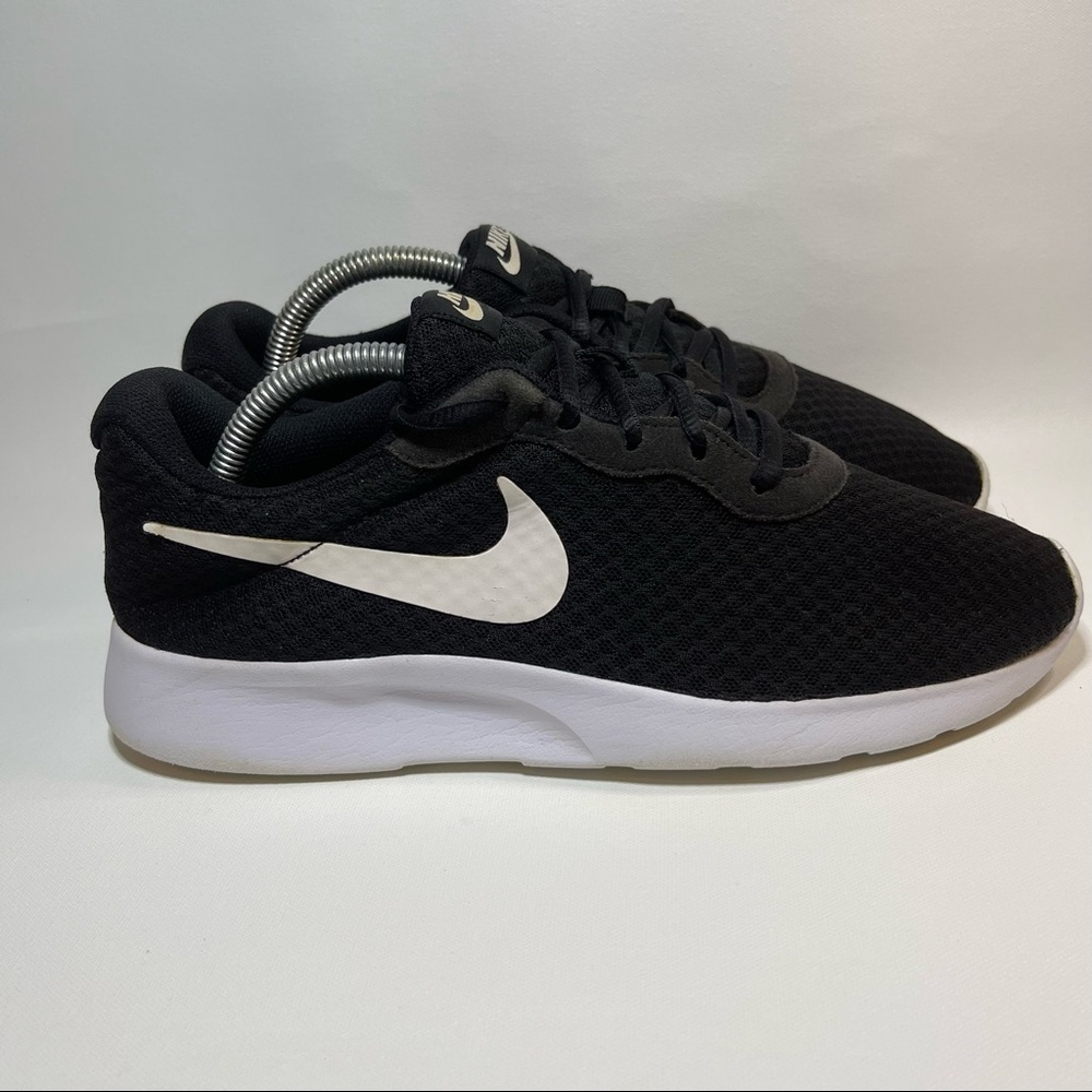 Nike Men’s Tanjun 812654-011 Black White Running Gym Shoes Size: 7.5
